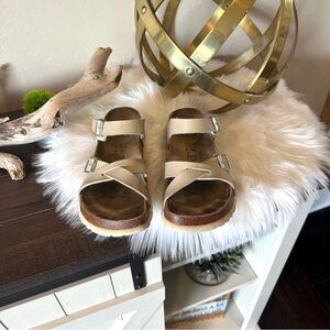 Betula By Birkenstock Mia Toe Loop Tan Sandals Size 8 EU Size 39
